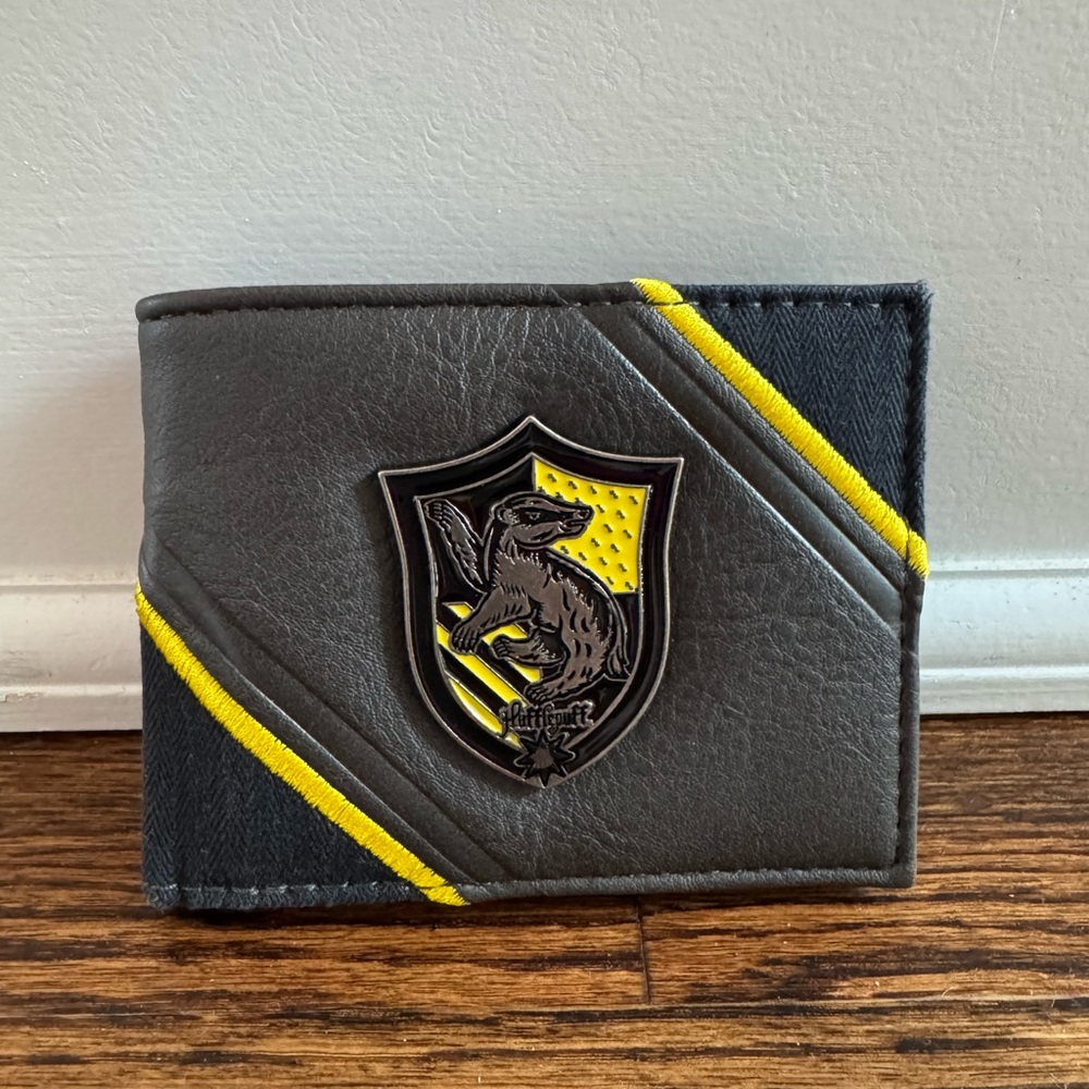 Men’s Harry Potter Hufflepuff folded wallet new never used